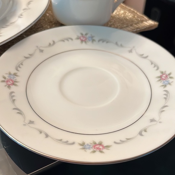 Fine china - Picture 4 of 5